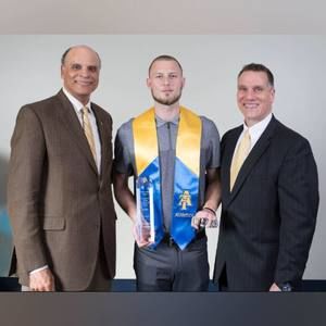 Meet your Posher, Dominic